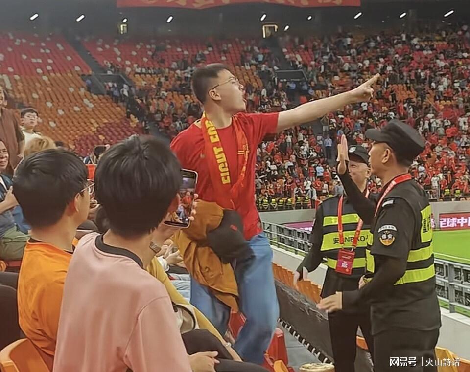 Góc Nhìn 188M: Cảnh này có thể đi vào sử sách bóng đá! Cổ động viên này quá kích động: đội tuyển Trung Quốc thua lịch sử 0
